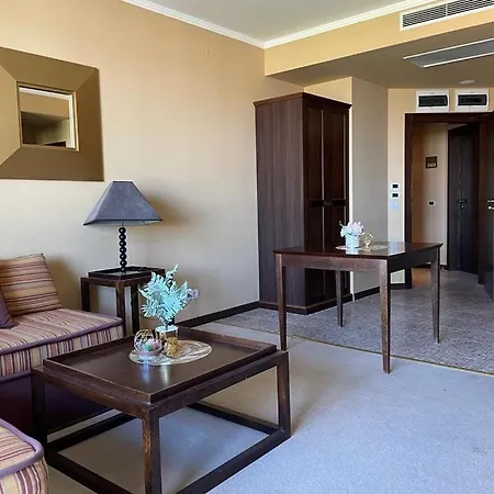 In Barcelo Royal Beach Apartment